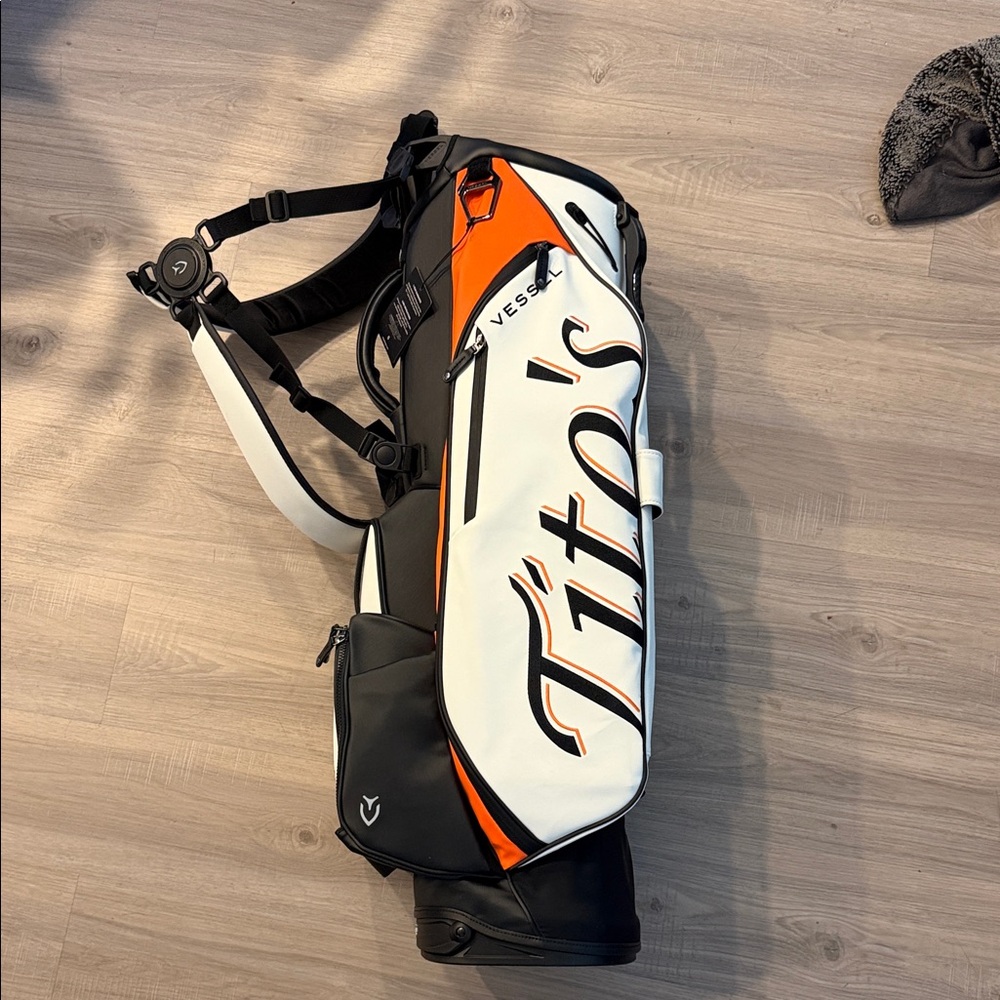 VesseL Títos Golf Stand Bag in White & Orange